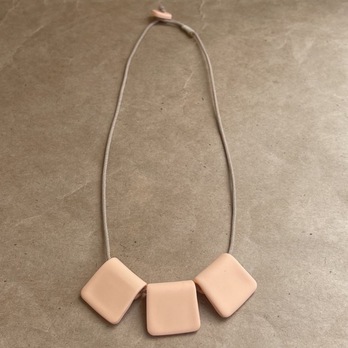 ADISA NECKLACE PEACH